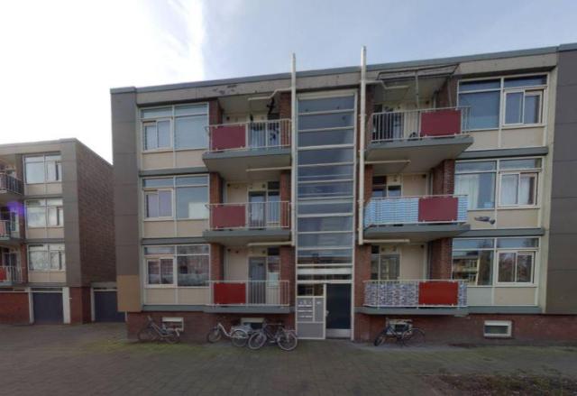 Slingerbeekstraat 32, Den Helder